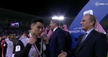 Ronaldonun medalla rəftarı müzakirələrə səbəb oldu - 