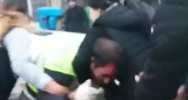 Qadınların döydüyü təmizlik işçisi 