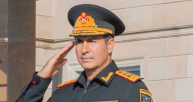 Vilayət Eyvazov sıra baxışı keçirib