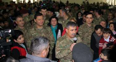 Zakir Həsənov əsgər valideynlərinin suallarını cavablandırıb - 