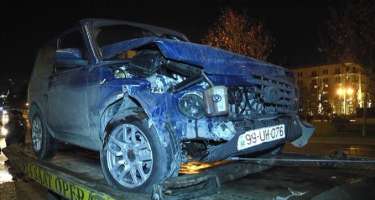 Yasamalda “NİVA” idarəetməni itirərək “Mercedes”ə çırpıldı - 
