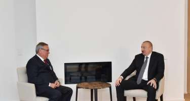 Prezident İlham Əliyev Davosda "VTB Bank"ın prezidenti ilə görüşüb