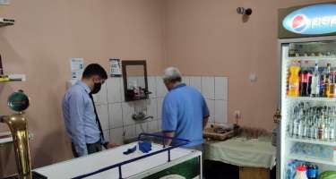 AQTA  qida məhsullarının ticarəti ilə məşğul olan sahibkarlıq subyektlərində reydlər davam etdirilir