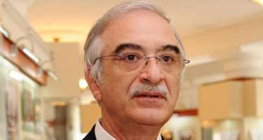 Polad Bülbüloğlu Silahlı Qüvvələrə Yardım Fonduna ianə etdi