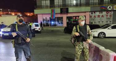 Bakıda polis komendant saatını pozan sürücünü xəbərdarlıq atəşi ilə saxlayıb - 