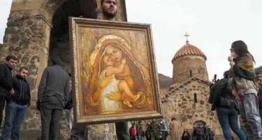 Ermənilər Kəlbəcərdə monastırı söküb aparırlar - 