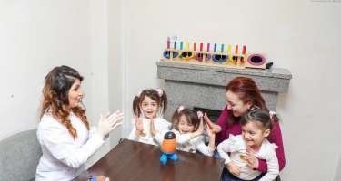 Heydər Əliyev Fondunun dəstəyi ilə eşitmə qüsurlu şəxslərin əməliyyatı həyata keçirildi