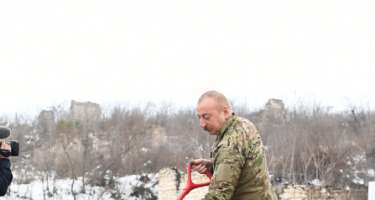 Prezident Hadrutda 2 yolun təməlini qoydu