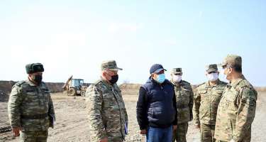 Müdafiə Naziri Qarabağda korpus komandiri ilə görüşdü -