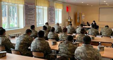 Hərbi qulluqçular üçün seminarlar keçirilir