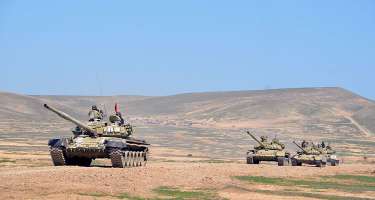 Tank bölmələrinin intensiv döyüş hazırlığı məşğələləri keçirilir -