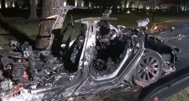 Tesla yanıb kül oldu -