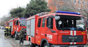 Bakıda binada yanğın olub