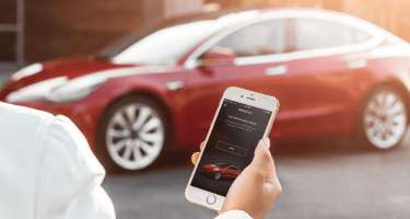 Tesla öz sığorta xidmətini 