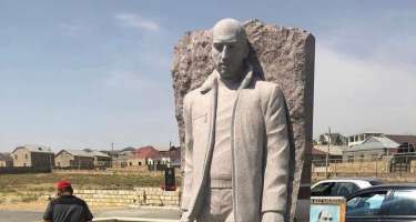 Mərhum meyxanaçı Vüqar Biləcərinin abidəsi ucaldıldı -