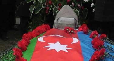 Laçında həlak olan hərbçilər Sumqayıt Şəhidlər xiyabanında 