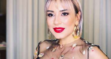 Xalq artisti Tünzalə Ağayeva dərin dekolteli BU GEYİMİ ilə 