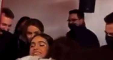 Azərbaycanlı iştirakçı ermənini qucaqlayaraq TƏBRİK ETDİ - 