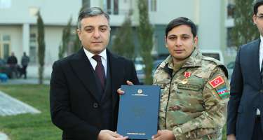Əsirlikdən qayıdan Bayrama mənzil verildi - 