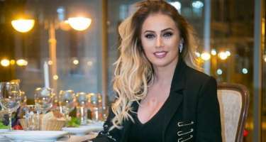 "Mənə dedi ki, hamamda oxuyacaqsan" - Roza Zərgərli sənətə gəlmısindən danışdı / 