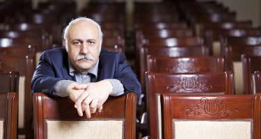 Prezident Eldar Mansurovu təltif edib