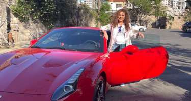 Bakıda restoran sahibi Deniz Sekiyə “Ferrari” hədiyyə etdi -