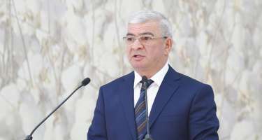 "Hazırda gözəl yerlərdən birində dincəlirəm" - 