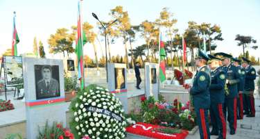 DSX rəisi Şəhidlər xiyabanını ziyarət edib - 