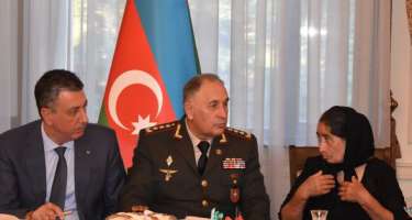 Baş Qərargah rəisi Tbilisidə şəhid ailələri ilə görüşdü - 