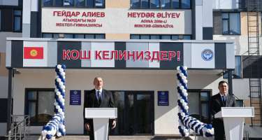 İlham Əliyev Bişkekdəki iki məktəbin müəllim və şagirdlərini Azərbaycana dəvət edib