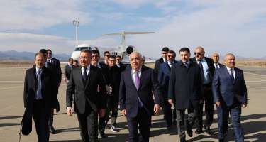 Əli Əsədov Fuat Oktayı Füzuli Beynəlxalq Hava Limanında qarşılayıb - 