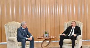 İlham Əliyev Rusiyanın “Yedinaya Rossiya” Partiyasının Ali Şurası Bürosunun üzvünü qəbul edib