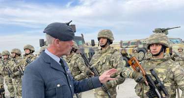 NATO nümayəndələri Ordumuzun döyüş texnikası ilə tanış olub - 