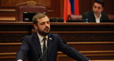 Ermənistanda deputat qəzaya düşdü,