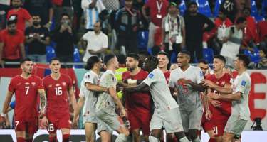 Millinin futbolçuları ölkədə etirazla qarşılandı - 