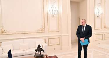 Əziz Əliyevin iş otağında olan heykəltəraşlıq əsəri İlham Əliyevə təqdim edilib - 