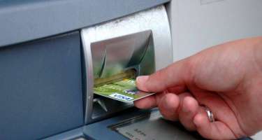 Bakıda qadının bank hesabından 2 min manat oğurlanıb
