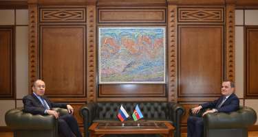 Ceyhun Bayramovla Lavrov arasında görüş başlayıb