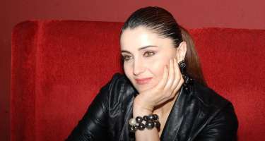 Tanınmış müğənniyə 