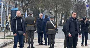 Stoltenberqdən Putinə maraqlı mesaj: NATO silahları ilə vurulan rus tankına baxdı - 