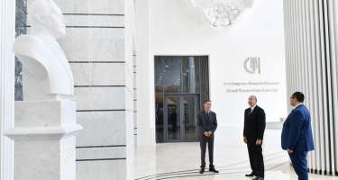 İlham Əliyev nazirliyin yeni binasının açılışında 