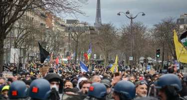 Fransa vətəndaşları polis zorakılığına 