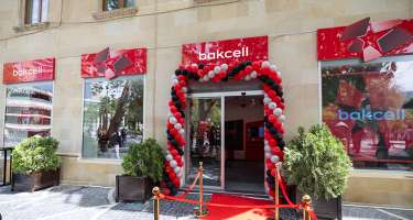 “Bakcell” Fəvvarələr Meydanında yeni innovativ mağazasını təqdim etdi