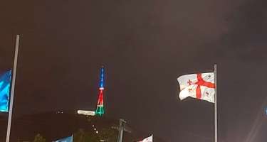 Tbilisinin televiziya qülləsi Azərbaycan bayrağının rəngləri ilə işıqlandırıldı