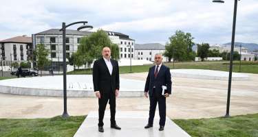 İlham Əliyev Xankəndidə Zəfər parkında görülən tikinti işləri ilə tanış oldu