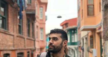 Motosiklet qəzasına düşən yazıçı evə buraxıldı