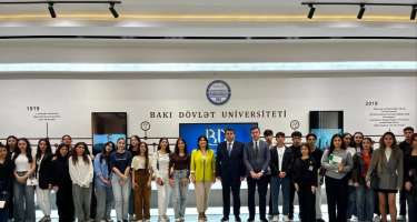 Deputat Elnarə Akimova tələbələrlə görüşdü 