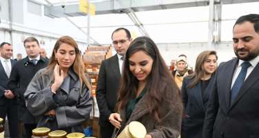 Leyla Əliyeva və Arzu Əliyeva satış yarmarkasını ziyarət etdilər