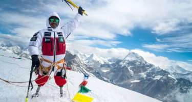 Protezlə Everestə qalxan alpinist: 
