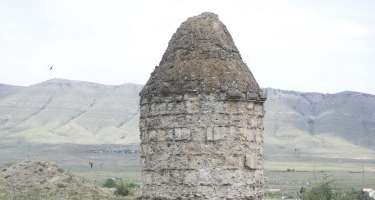 Xocalı türbəsinə bitişik məqbərə yeri aşkar edildi